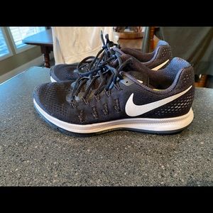 Women’s 9.5 Nike Pegasus 33